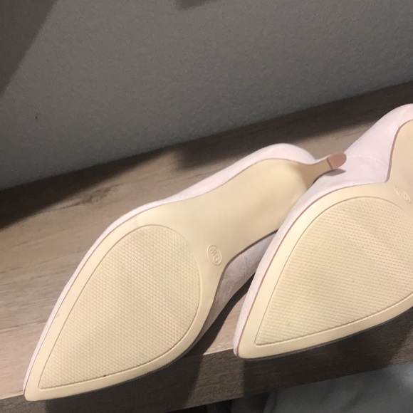 NWT, Baby Pink Heel - Picture 3 of 3